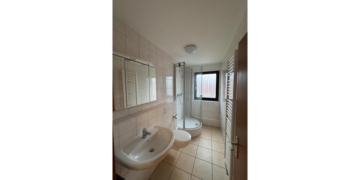2 Zimmer Dachgeschosswohnung in Ahrweiler, Dusche, Bad,Küche,Raum 2 zimmer