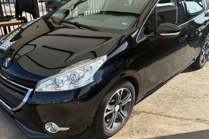 Peugeot 208 79.000 km 4.499 &euro; Euskirchen 53879