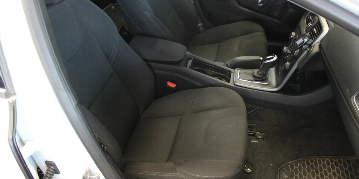 Volvo V40 Cross Country T4 AWD Geartronic 87.986 km 17.980 &euro; Euskirchen 53881