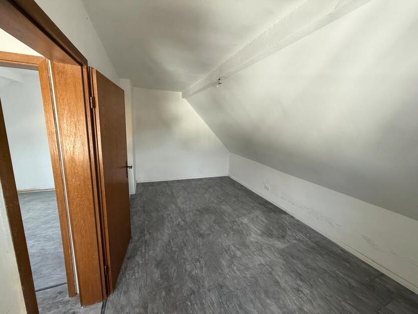 Moderne Doppelhaushälfte mit 3 Etagen zu vermieten Maximal 5 p