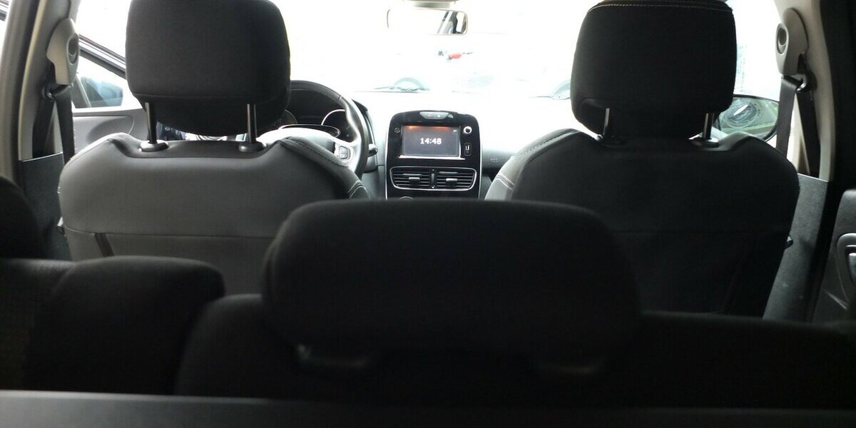 Renault Clio BLACK WEEK 25: EXPRESSION NAVI PARCTRONIC STA 118.021 km 7.904 &euro; Köln 50858