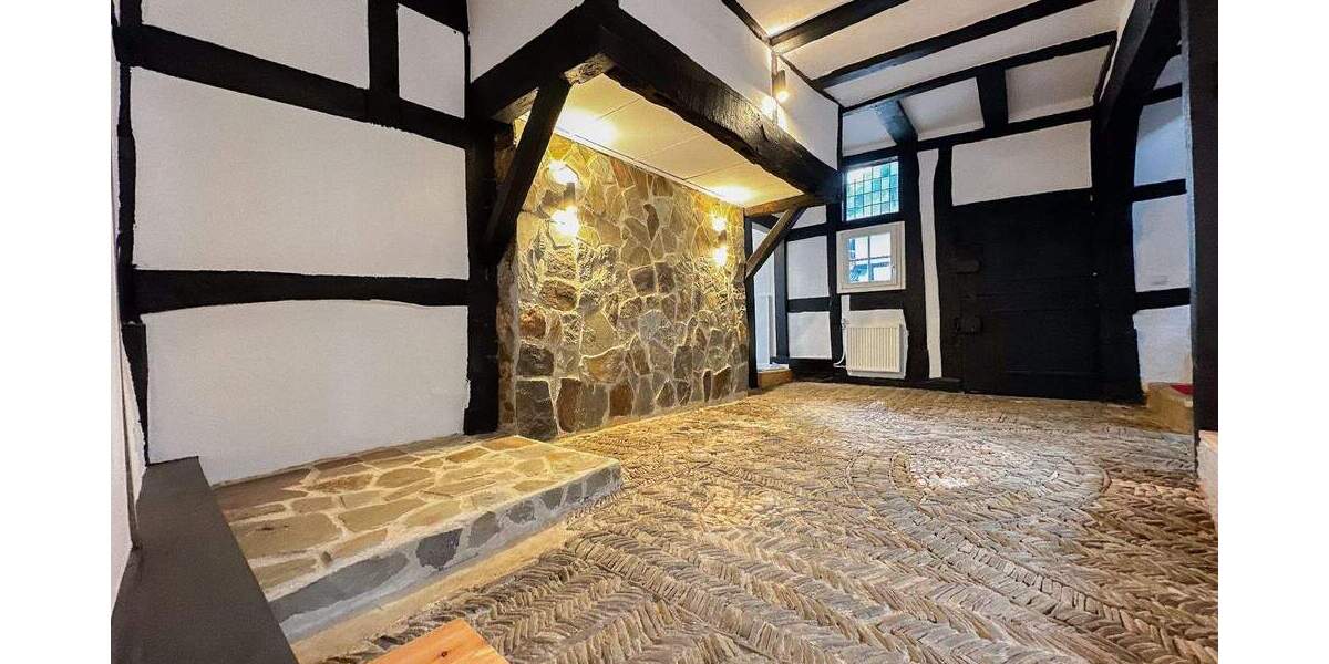 Erstbezug nach Sanierung! Unikat! Historisches Fachwerkdenkmal von 1718 in Euskirchen-Flamersheim 7 zimmer