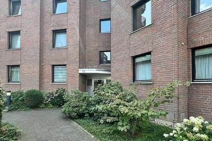 Wohnung zum Kaufen in Bergisch Gladbach 299.000 € 104 m²