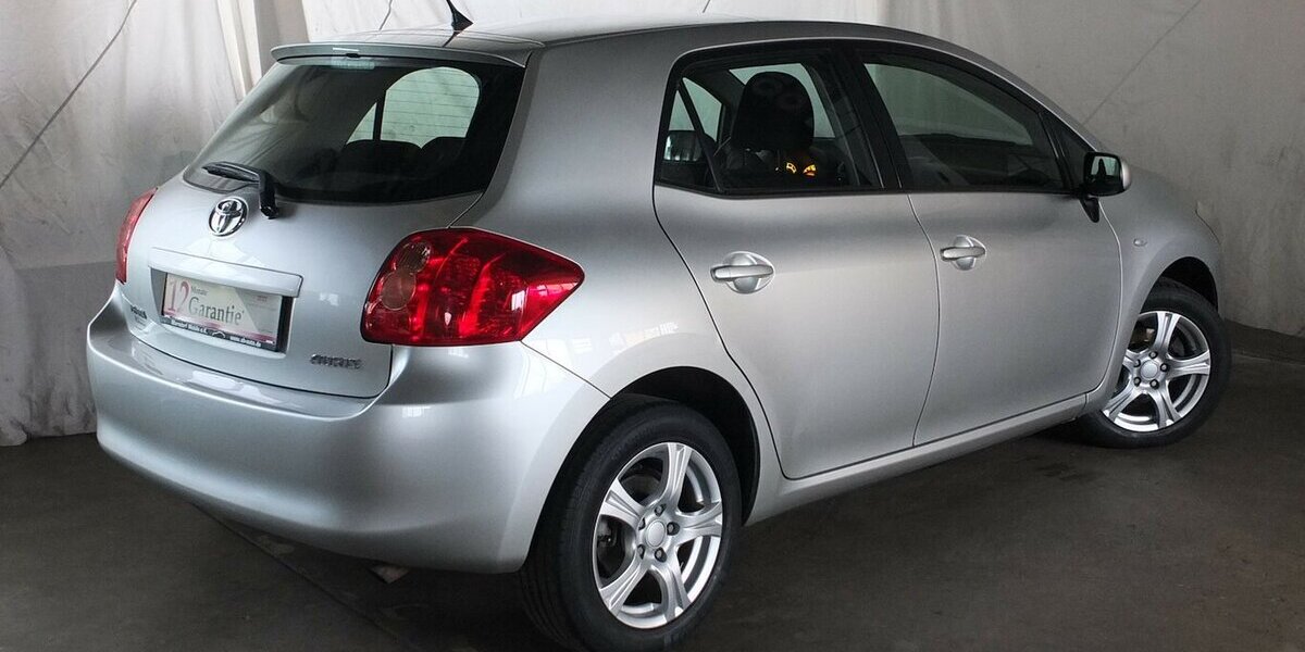 Toyota Auris 1.6i SOL ALLE INSPEKTIONEN GARAGENWAGEN 174.885 km 4.998 &euro; Köln 50858