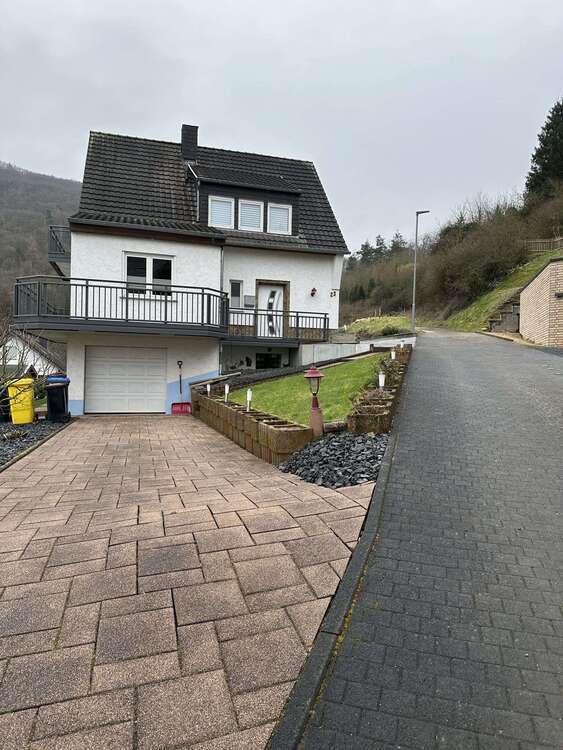 Haus zum Kaufen in Altenahr Altenburg 295.000 € 113.85 m²