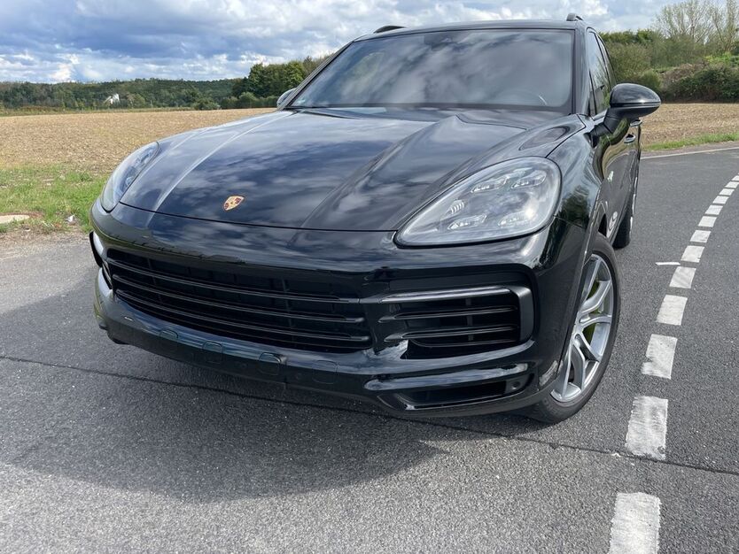 Porsche Cayenne 62.500 km 73.100 € Köln 50859