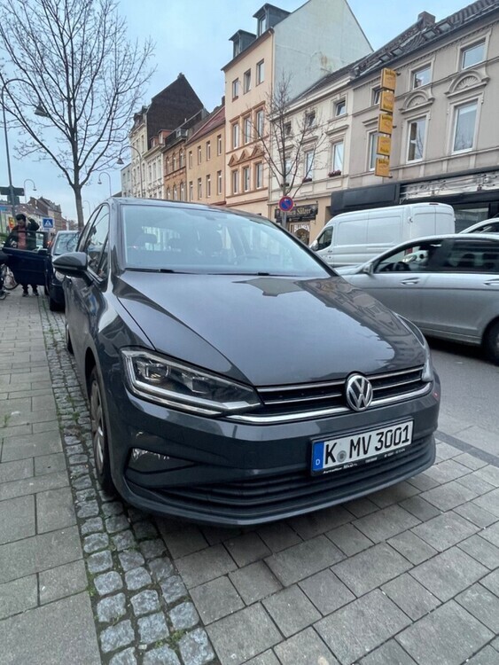 VW Golf Sportsvan 184.235 km 10.500 € Köln 50667