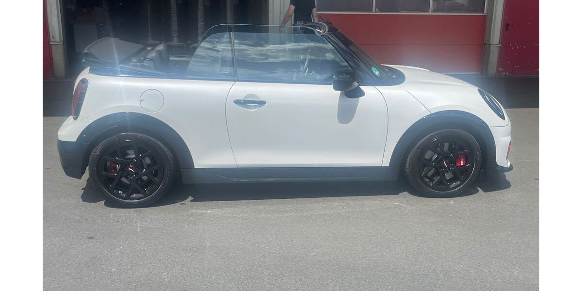 Mini John Cooper Works Cabrio 2.700 km 39.600 &euro; Euskirchen 53881