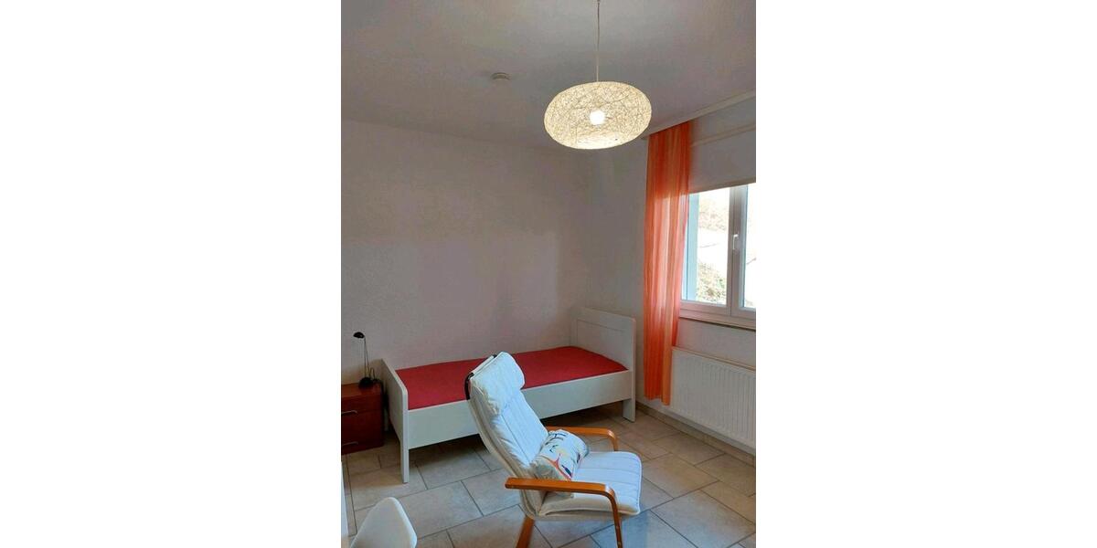 Etagenwohnung Hennef (Sieg) - 1 Zimmer, 28 m&sup2;, 590&euro; | Angebot:24803288