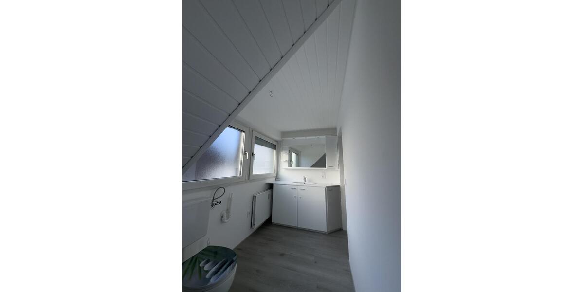 Dachgeschoßwohnung Niederkassel - 2 Zimmer, 85 m&sup2;, 970&euro; | Angebot:24603857