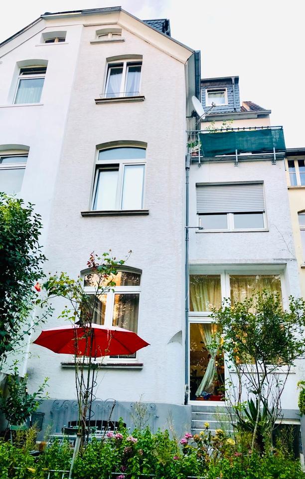 Jugendstil. 4 Apartments. Zentral. viel Potential. Provisionsfrei