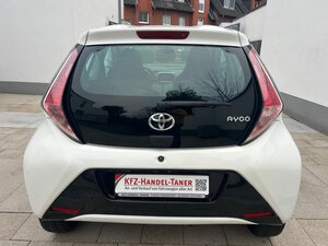 Toyota Aygo (X) 1,0-l-VVT-i x-play touch 94.000 km 6.690 &euro; Troisdorf 53844