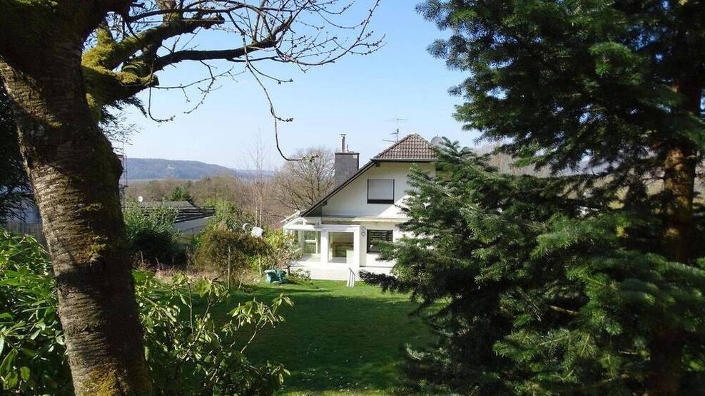 Ruhige Lage mit Blick auf Rhein und Bonn, großes Grundstück, schönes Haus mit EinliegerWohnung