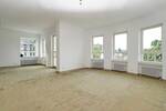 Wunderschöne, großzügige AltbauWohnung! Großer Balkon-toller Schnitt-zentral gelegen