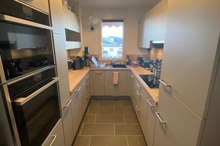 Modernisierte 3-Zi-Wohnung mit Balkon, EBK + TG-Platz mit Wallbox zimmer