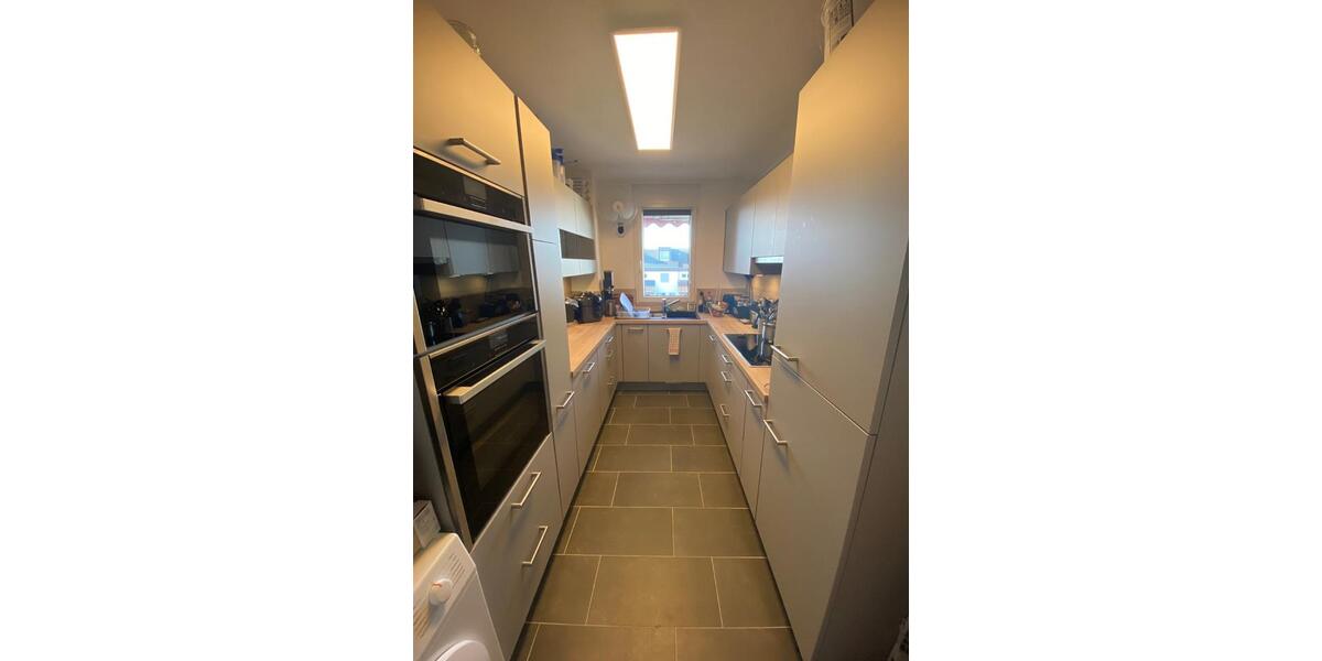 Modernisierte 3-Zi-Wohnung mit Balkon, EBK + TG-Platz mit Wallbox zimmer