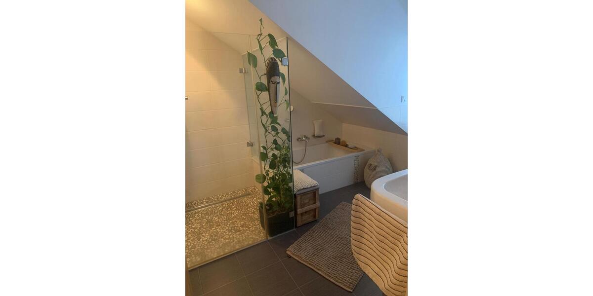 Dachgeschoßwohnung Overath - 2 Zimmer, 83 m&sup2;, 1.079&euro; | Angebot:24488192