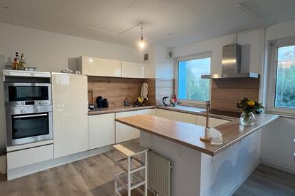 Helle, renovierte 2-Zimmer-Wohnung mit Weitblick zimmer