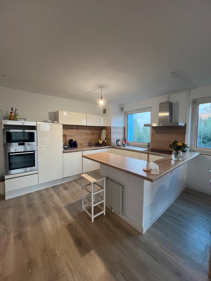 Helle, renovierte 2-Zimmer-Wohnung mit Weitblick zimmer