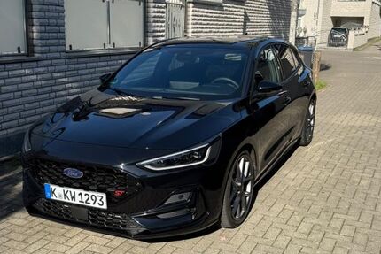 Ford Focus 12.125 km 35.400 € Köln 51069