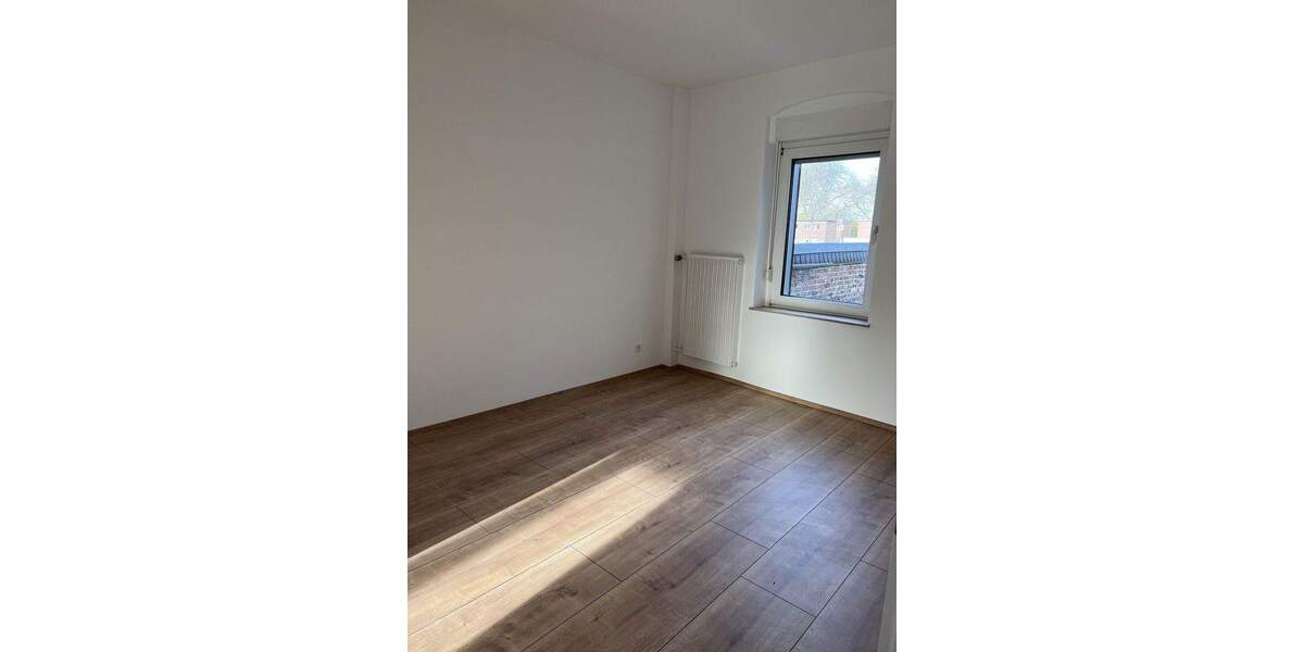 Reihenmittelhaus Frechen Hücheln - 6 Zimmer, 171 m&sup2;, 2.300&euro; | Angebot:24712347