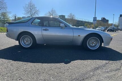 Porsche 944