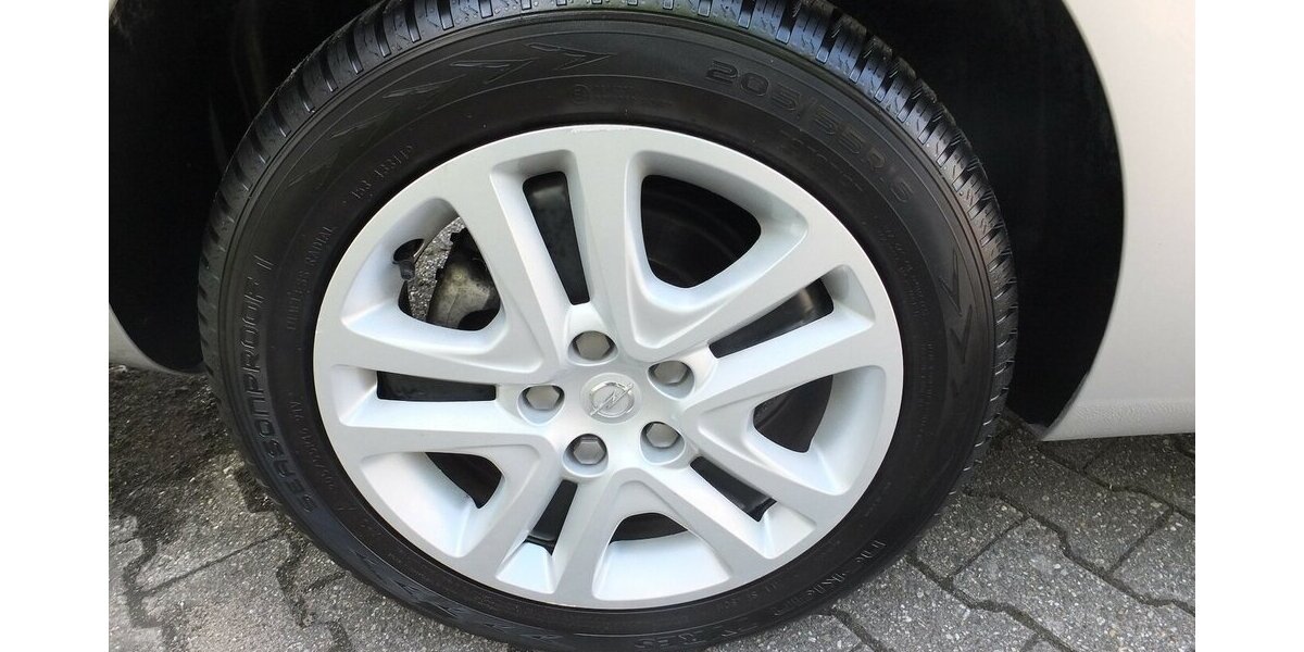 Opel Astra NAVI EINPARKHILFE ALLWETTERREIFEN EURO 6 99.278 km 8.995 &euro; Köln 50858