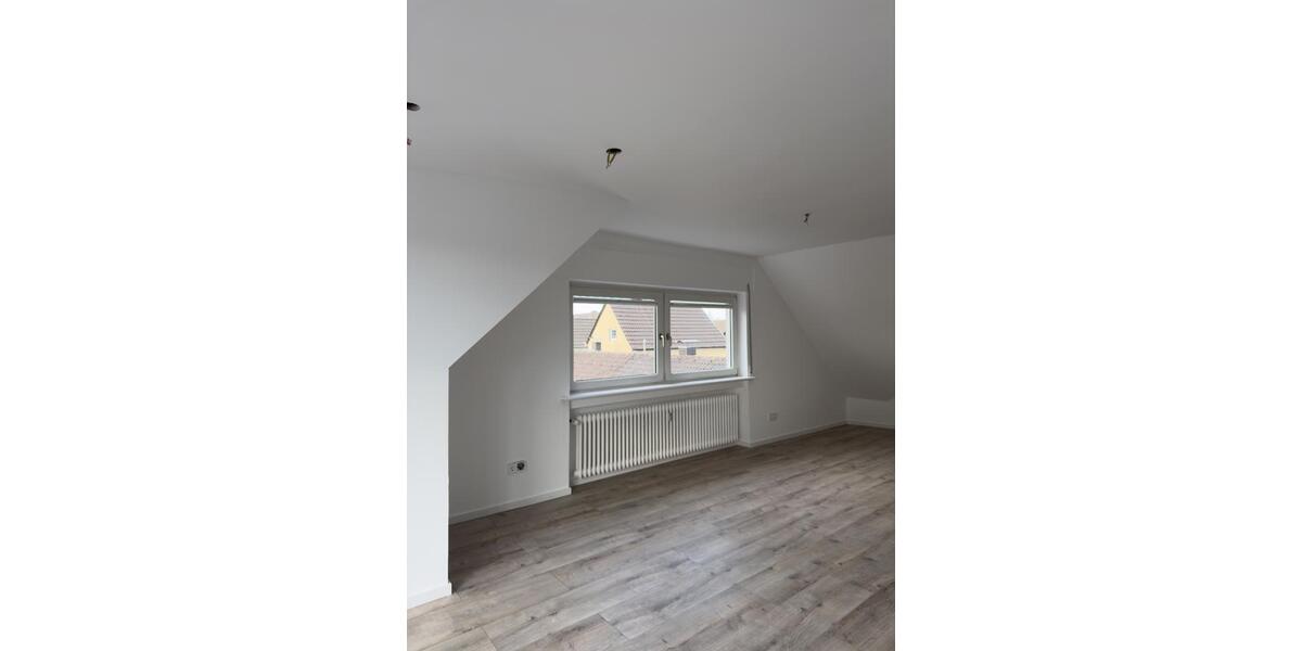 Dachgeschoßwohnung Niederkassel - 2 Zimmer, 85 m&sup2;, 970&euro; | Angebot:24603857