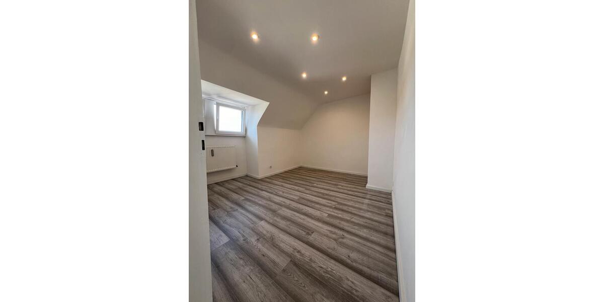 Dachgeschoßwohnung Köln Rodenkirchen - 2 Zimmer, 43 m&sup2;, 1.050&euro; | Angebot:24755765