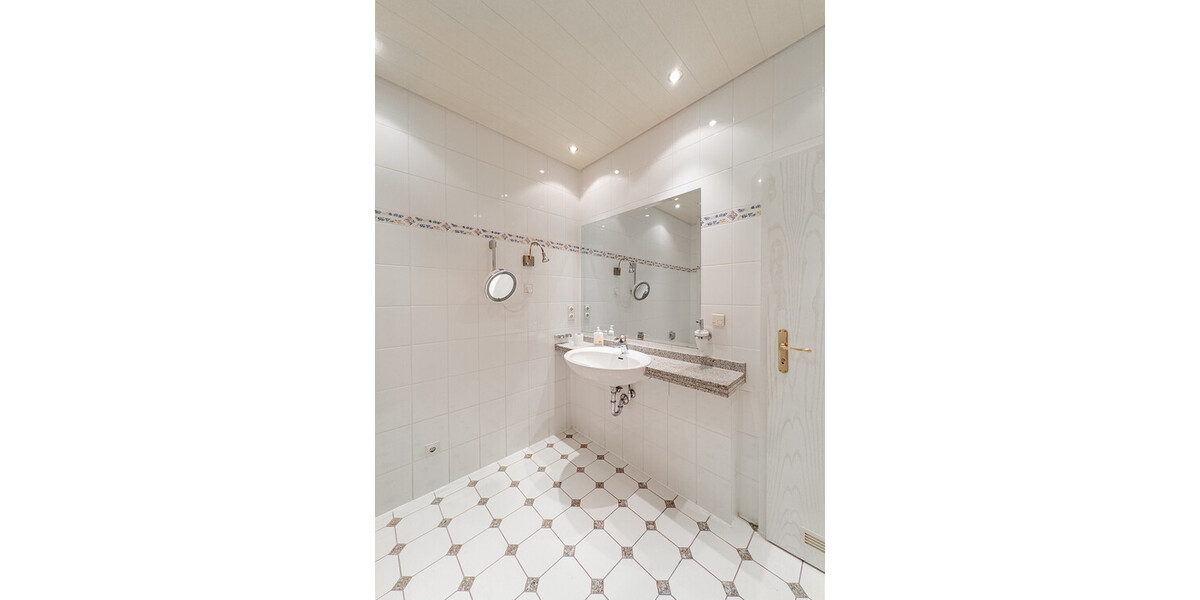 Wohnung mit Panoramablick auf den Rhein - Erdgeschoßwohnung Königswinter Altstadt - City | Angebot:24427721