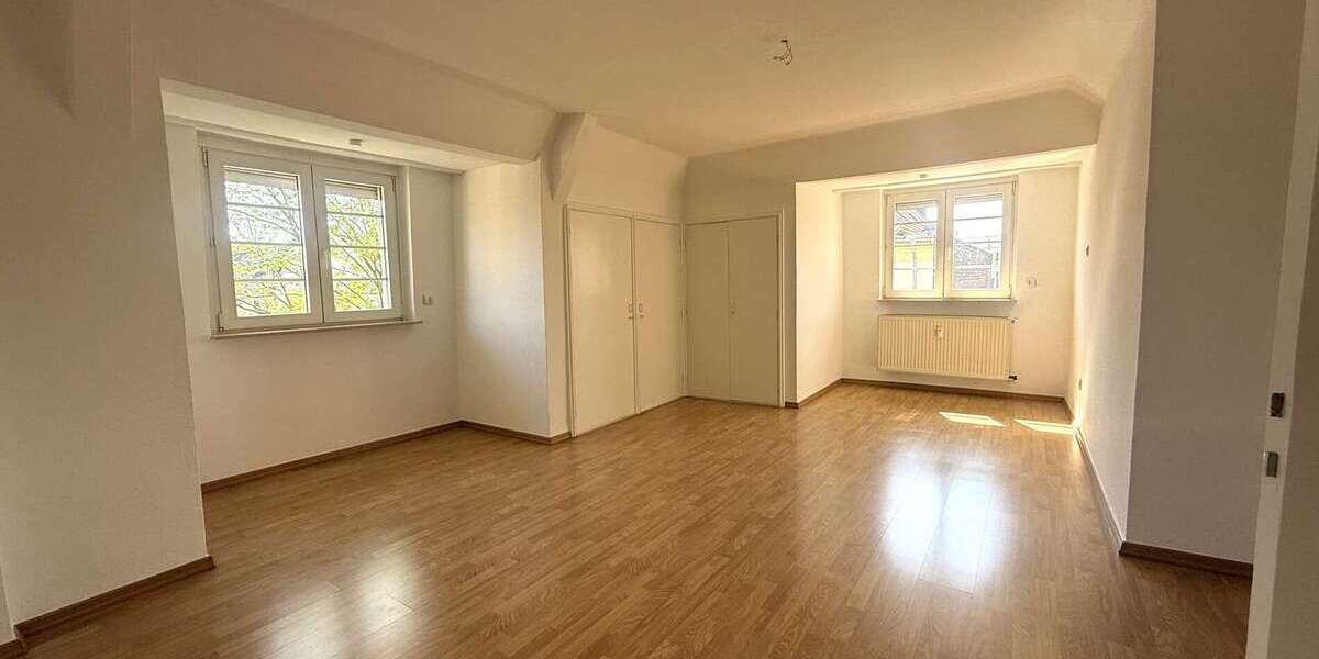 Etagenwohnung Frechen - 5 Zimmer, 166 m&sup2;, 1.500&euro; | Angebot:26339711