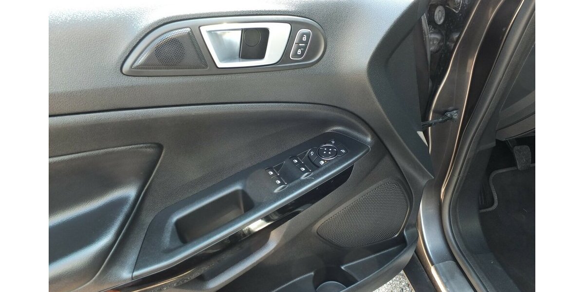 Ford EcoSport TITANIUM LEDER NAVI XENON Zahnriemen neu 125.000 km 11.904 &euro; Köln 50858