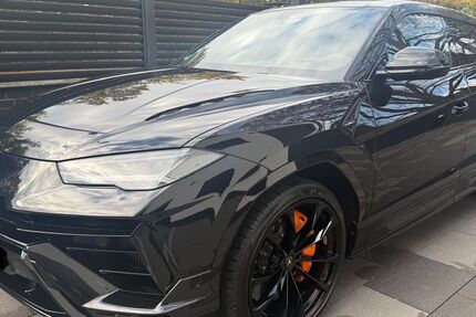 Lamborghini Urus 3.810 km 305.990 € Köln 50969