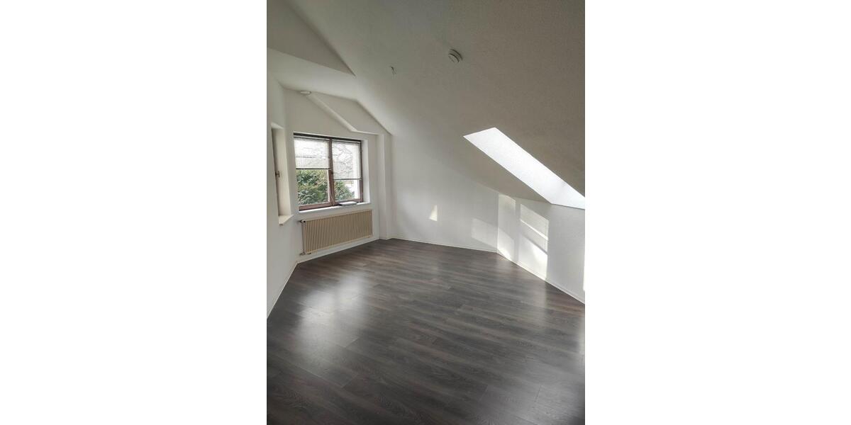 Etagenwohnung Hennef (Sieg) - 4 Zimmer, 120 m&sup2;, 440&euro; | Angebot:25903092