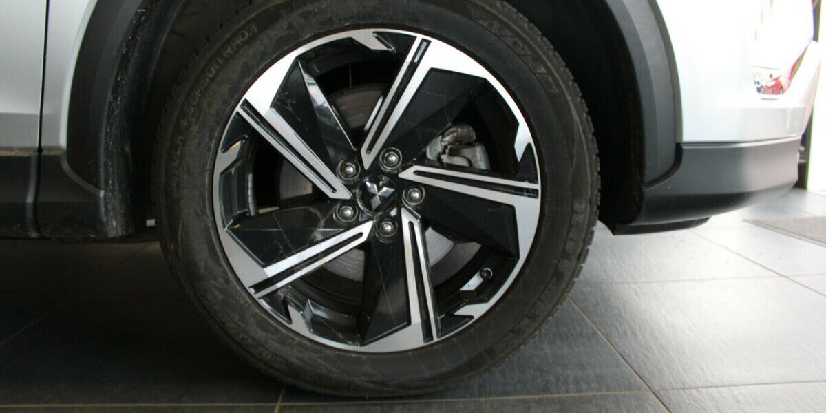 Mitsubishi Eclipse Cross Plug-In-Hybrid 4WD Basis 44.849 km 17.980 &euro; Euskirchen 53881