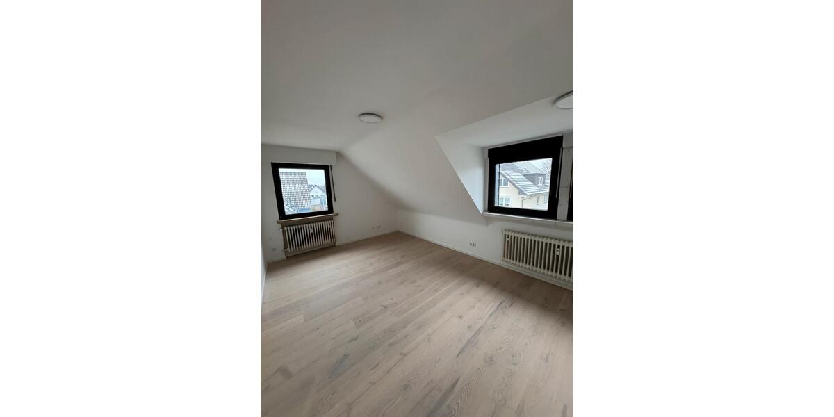 Dachgeschoßwohnung Niederkassel - 3 Zimmer, 56 m&sup2;, 1.032&euro; | Angebot:24704673