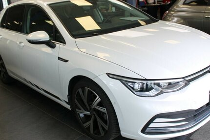 VW Golf VIII 2.0 TSI OPF DSG Style 37.650 km 23.980 &euro; Euskirchen 53881