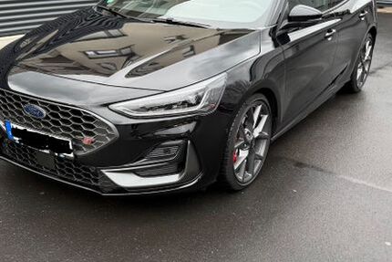 Ford Focus 3.890 km 39.499 &euro; Köln 50739