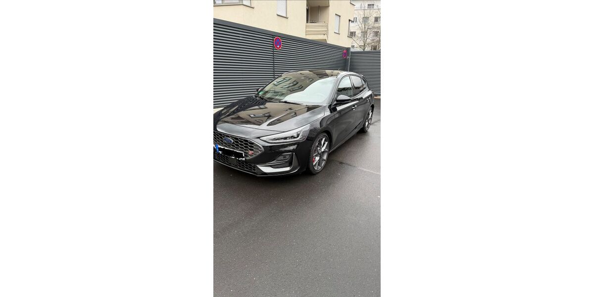 Ford Focus 3.890 km 39.499 &euro; Köln 50739