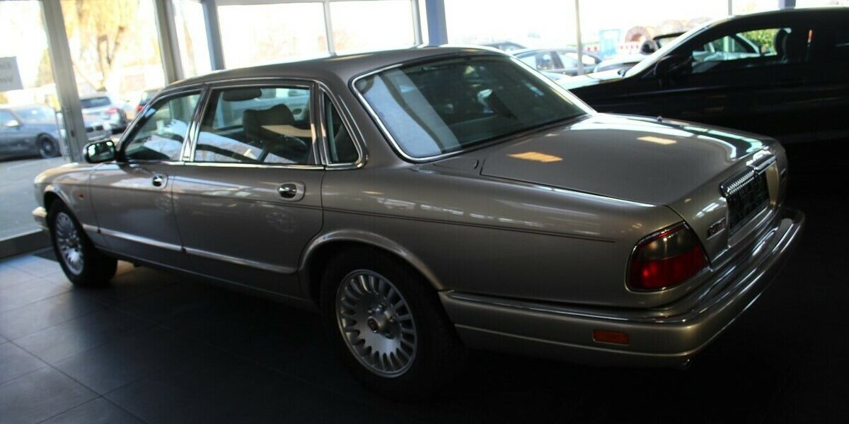 Jaguar XJ 4.0 Lang Automatik - Leder - Schiebedach - 119.865 km 16.980 &euro; Euskirchen 53881