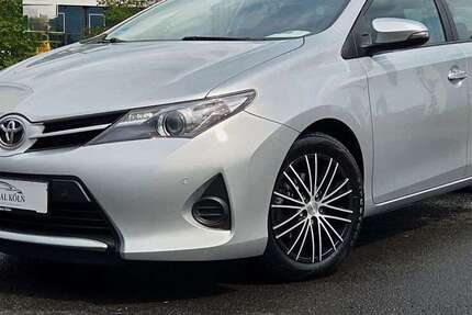 Toyota Auris 109.000 km 9.999 &euro; Köln 51107