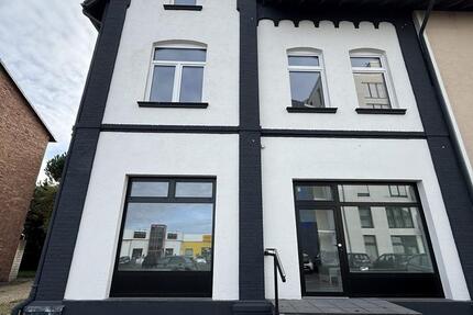 Saniertes Haus zu vermieten (3 Etagen - 9 Zimmer) mit Stellplätzen und Garten in Frechen zimmer