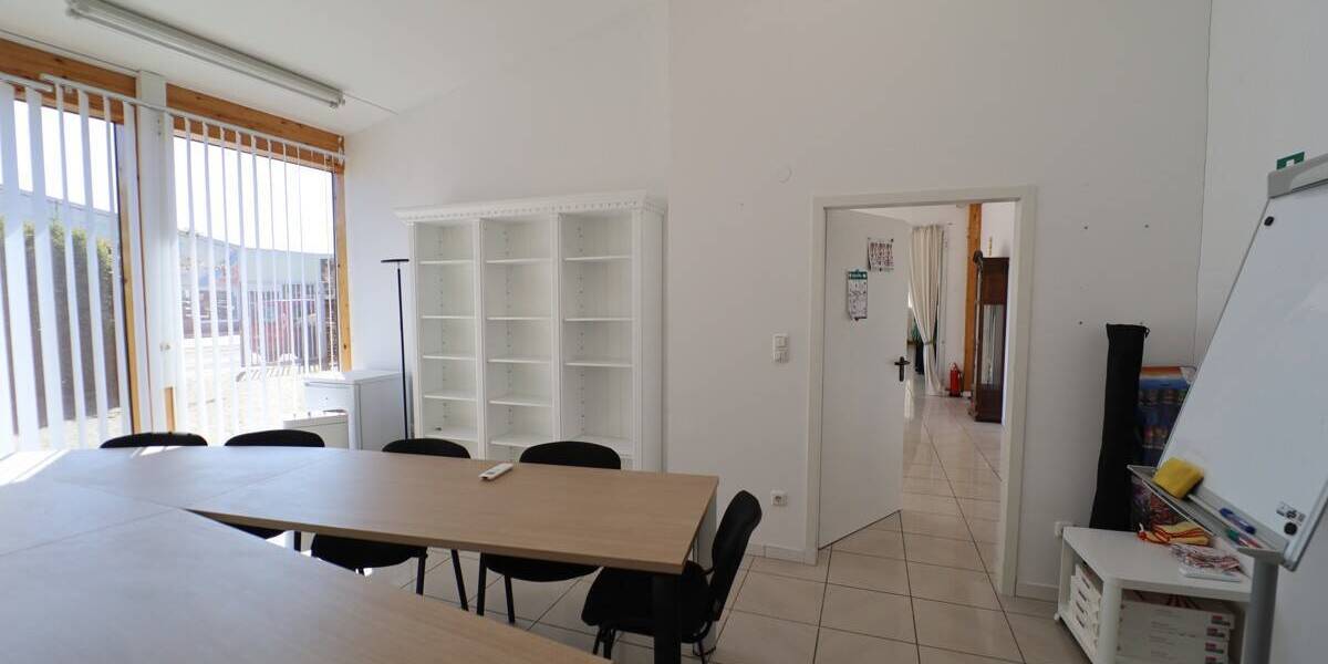 Vielseitige und moderne Gewerbehalle im Gewerbegebiet Euskirchen-Kuchenheim zu verkaufen zimmer