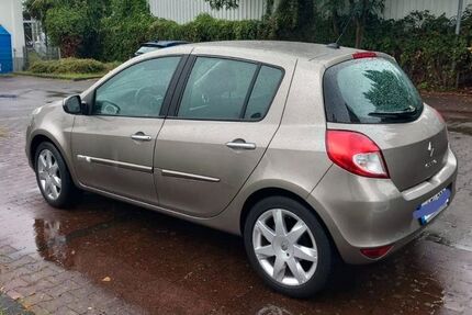 Renault Clio 195.000 km 2.600 € Köln 51061