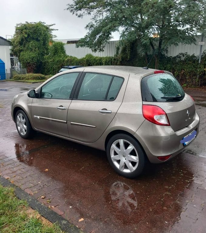 Renault Clio 195.000 km 2.600 € Köln 51061