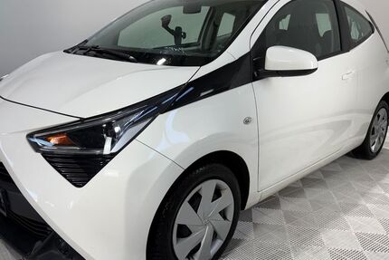 Toyota Aygo (X) 93.206 km 9.519 &euro; Bonn - Dottendorf 53129