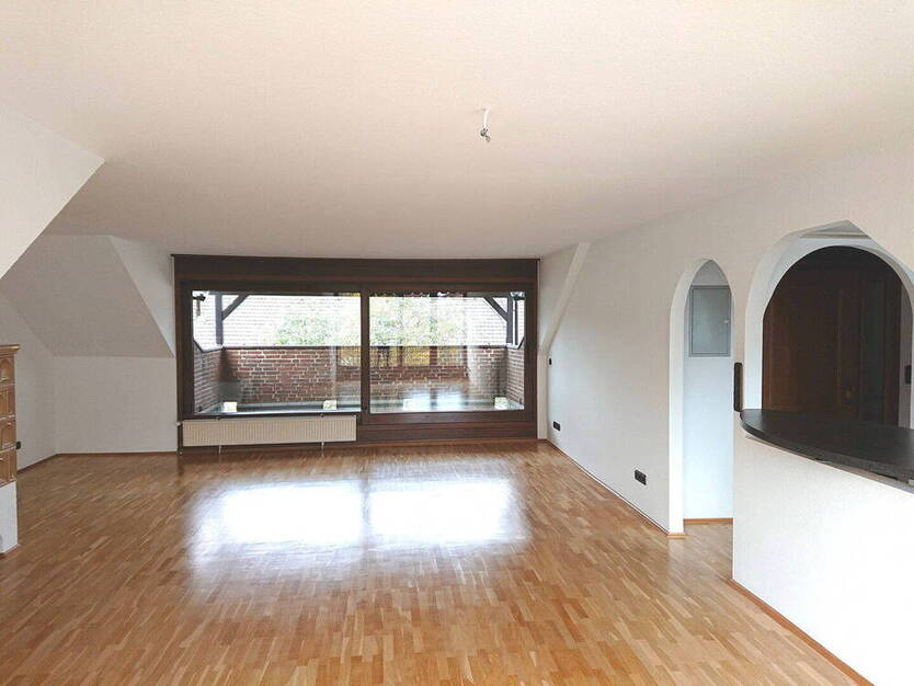 Sehr schöne, helle Dachgeschoßwohnung; provisionsfrei!