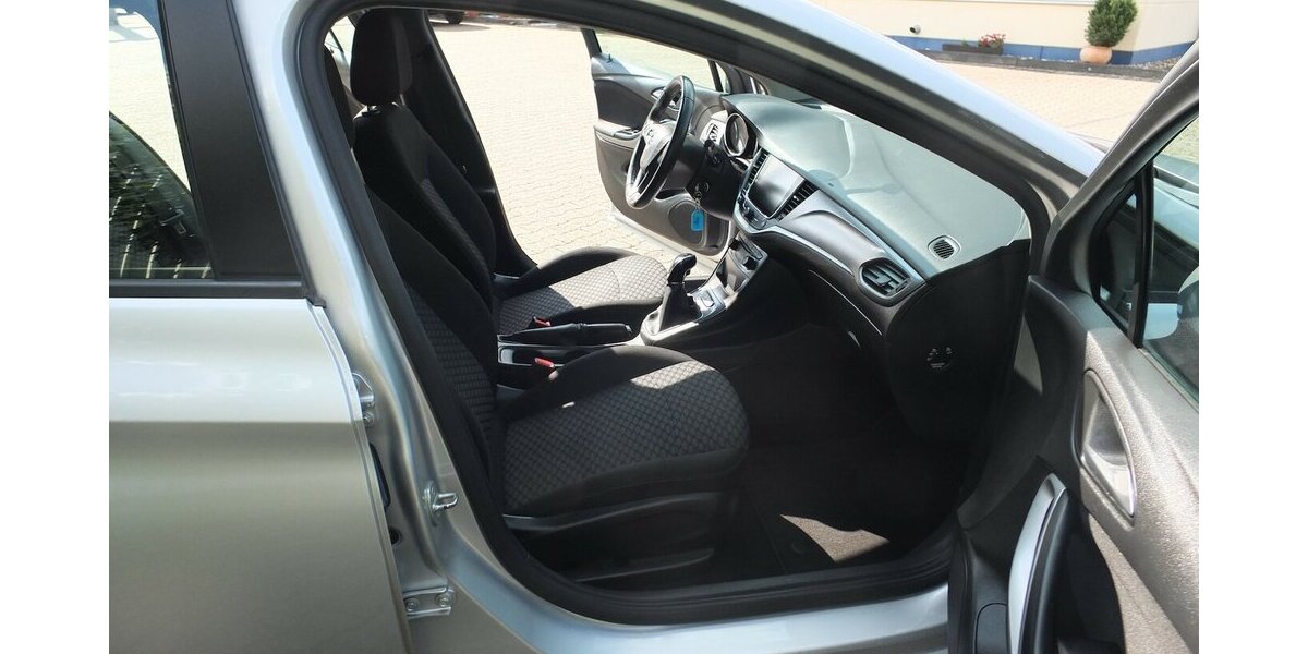 Opel Astra NAVI EINPARKHILFE ALLWETTERREIFEN EURO 6 99.278 km 8.995 &euro; Köln 50858