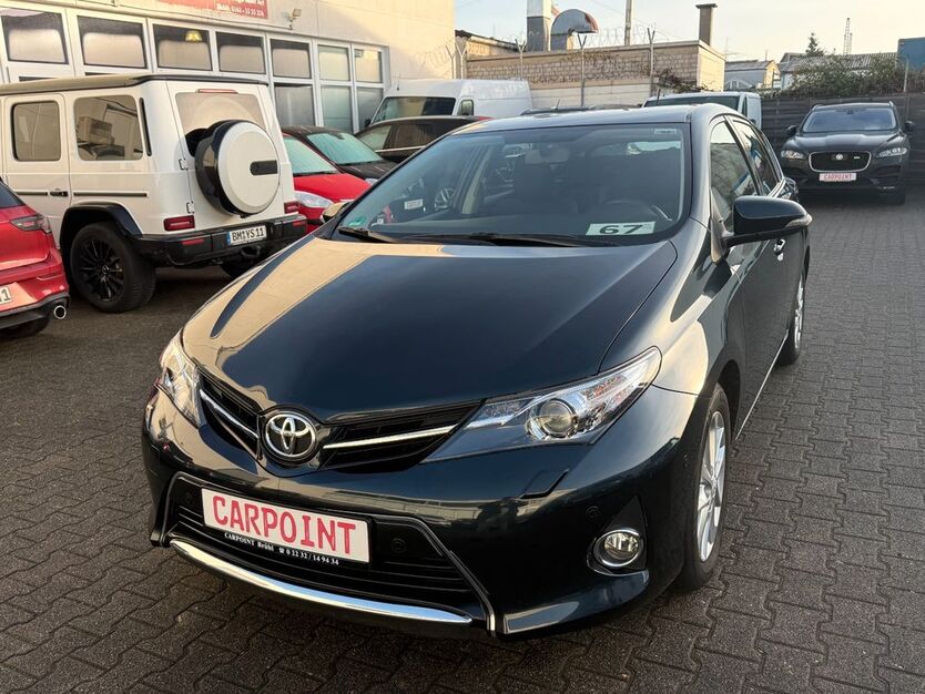 Toyota Auris 84.000 km 9.450 € Brühl 50321