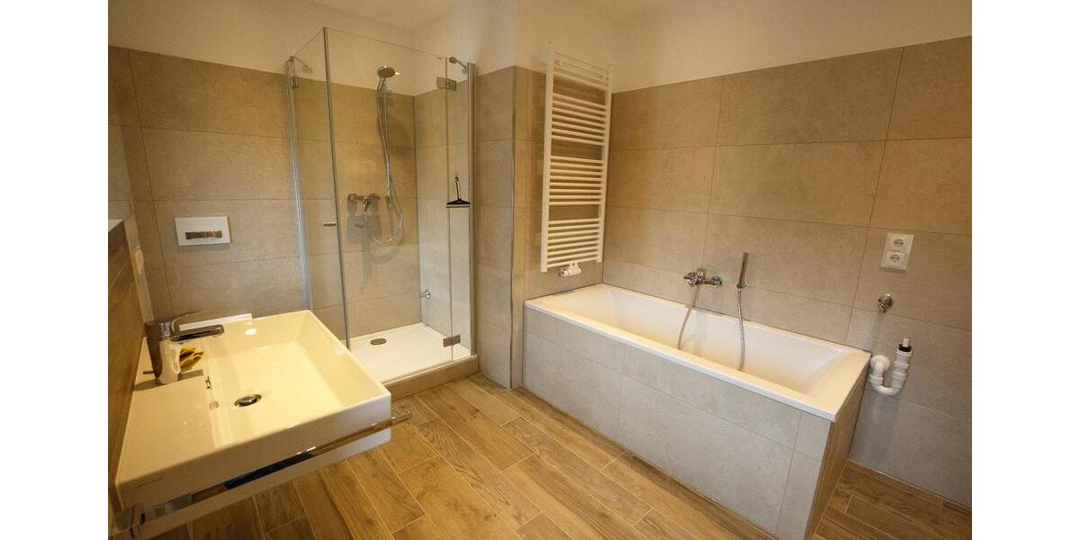 Etagenwohnung Bonn Gronau - 5 Zimmer, 120 m&sup2;, 1.800&euro; | Angebot:26349946
